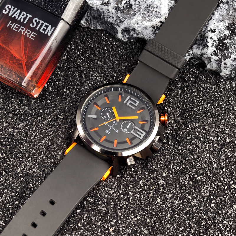 ⌚ 50 % RABATT NU! 🏔️ Kvartsur för män, ledig stil – sportig kontrastdesign, bekväm silikonrem & precis kvartsrörelse – perfekt för vardag och äventyr 🏃