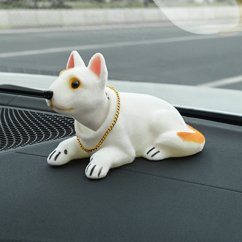 🎉 Rea 2026 – Över 12 000 sålda! 🐶 Söt hund-bobblehead – nickar vid varje kurva – 10 raser, mjuk plysch, guldkedja – sprider glädje under varje bilresa 🚗