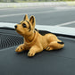 🎉 Rea 2026 – Över 12 000 sålda! 🐶 Söt hund-bobblehead – nickar vid varje kurva – 10 raser, mjuk plysch, guldkedja – sprider glädje under varje bilresa 🚗