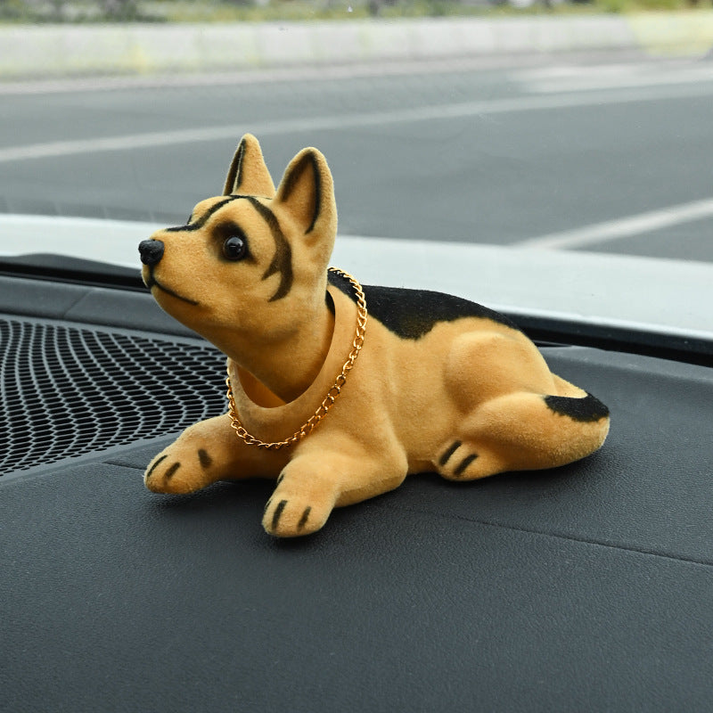 🎉 Rea 2026 – Över 12 000 sålda! 🐶 Söt hund-bobblehead – nickar vid varje kurva – 10 raser, mjuk plysch, guldkedja – sprider glädje under varje bilresa 🚗