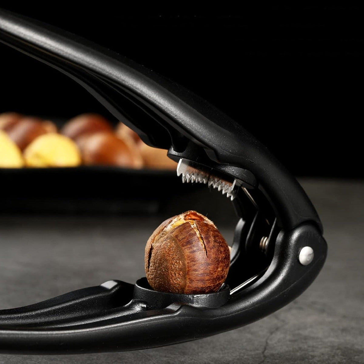 🔥Köp 1 få 1 gratis! 🌰 Tång för att skära kastanjer i kors – en tång som gör det enkelt att skära i kors – säker och effektiv